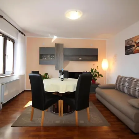 Milka Mit Schoener Grillterrasse Apartamento Poreč